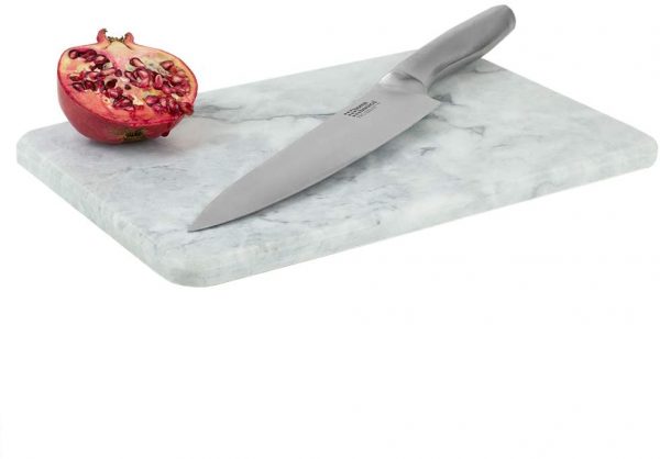 Home Basics - Tabla de cortar multiusos de mármol con pies antideslizantes para estabilidad y protección contra arañazos para encimera, fácil de limpiar, salvamanteles, color blanco - Imagen 2